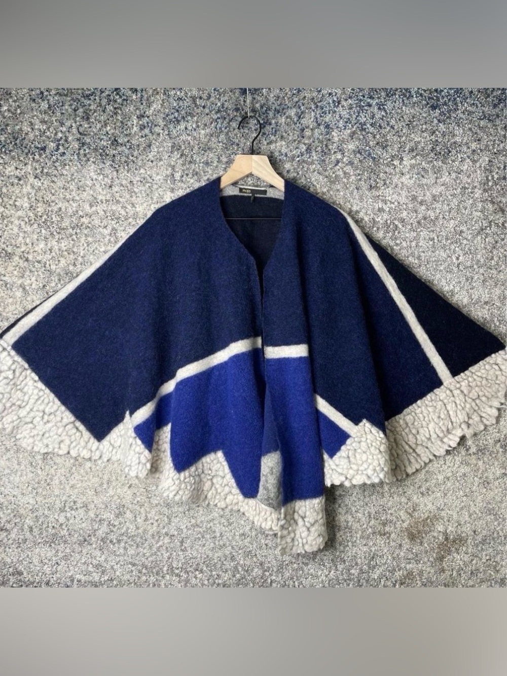 MAJE • COATS
Women • Size One size • Excellent condition